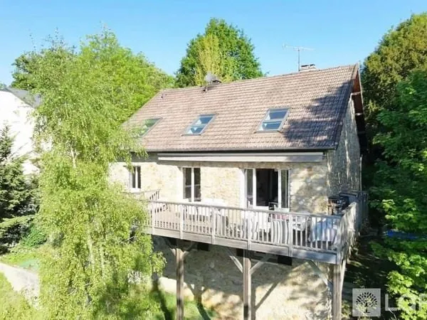 Maison 7 pièces 240 m²