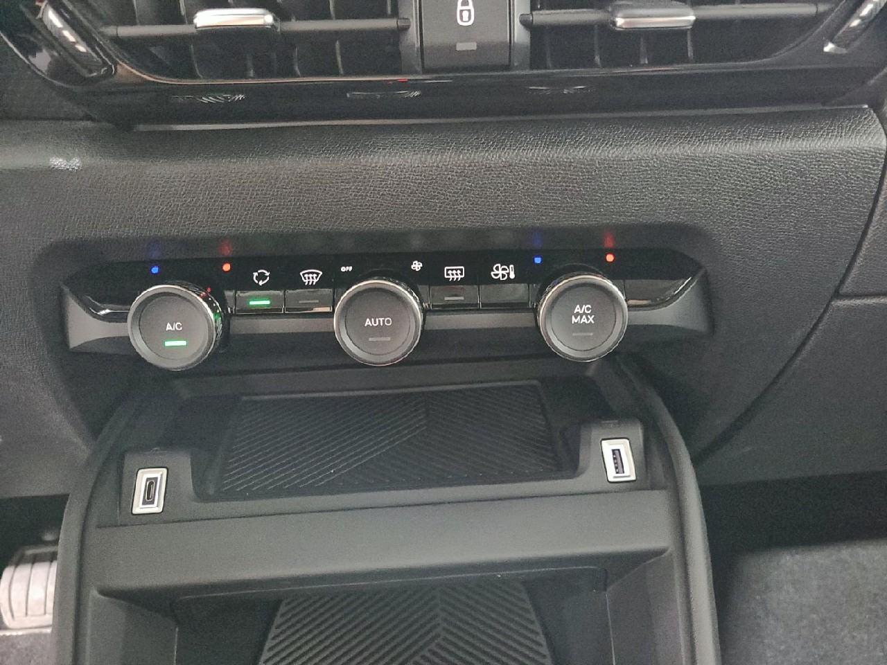 Citroën C4 e-c4 136 ch automatique feel pack — photo 18