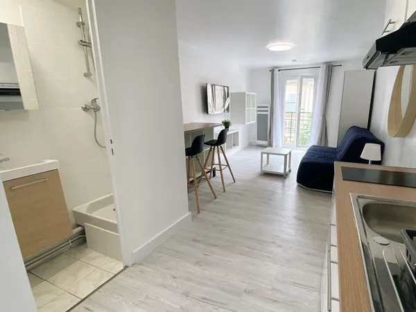 Studio meublé rénové 22 m² avec terrasse et balcon - Clermont-l'Hérault
