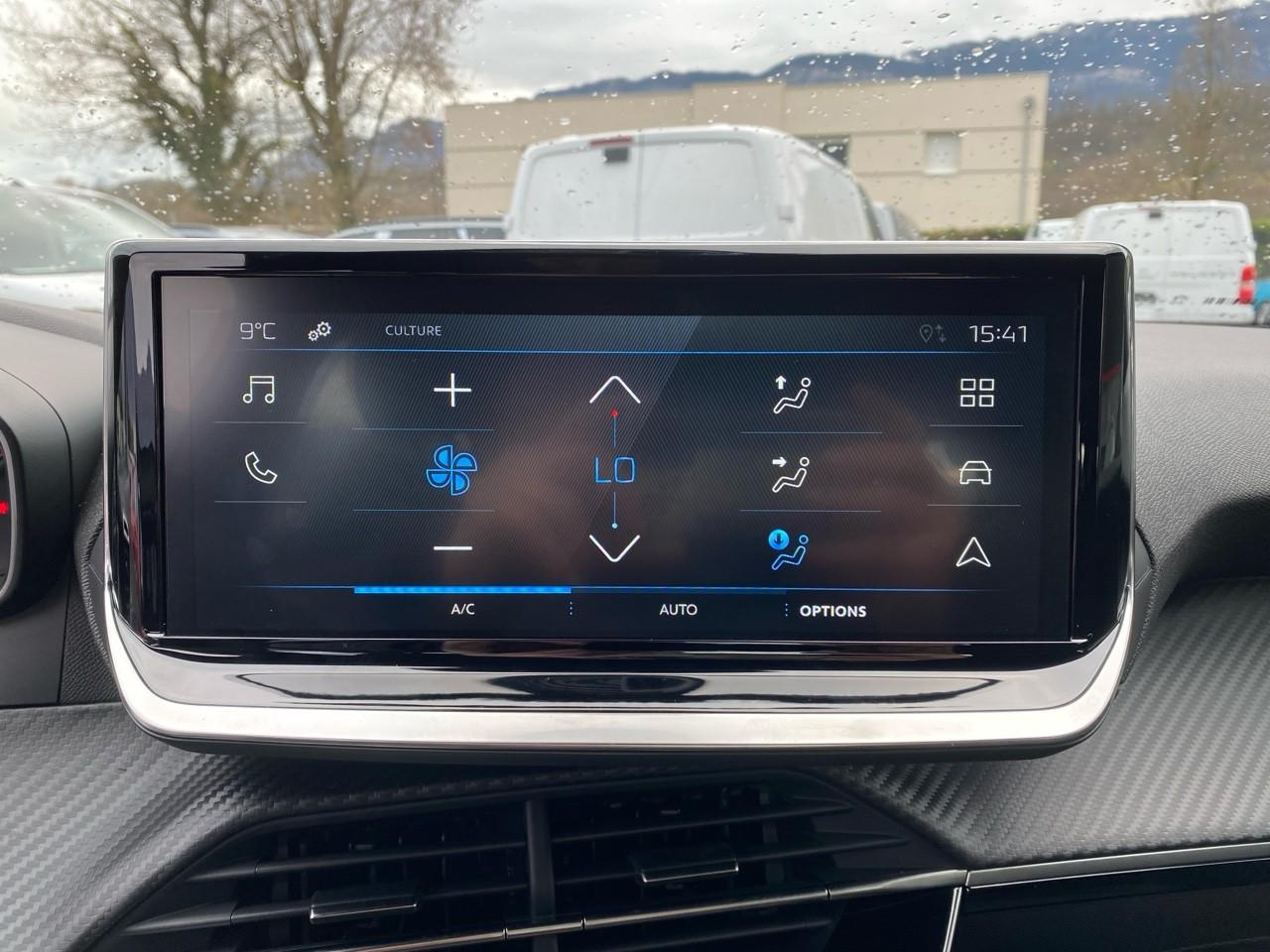 Peugeot 2008 1.2 hybrid 145ch style e-dcs6 — photo 18