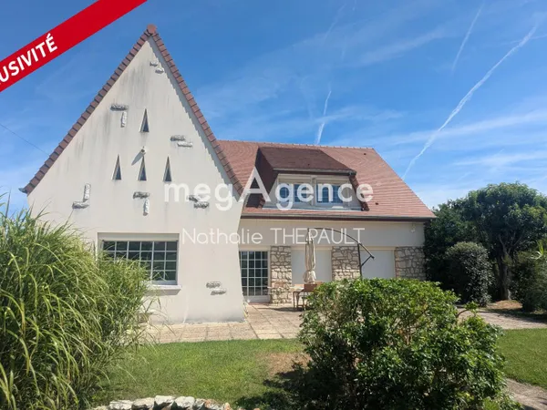 GUERNES (78520) - Élégante propriété familiale de 230 m².