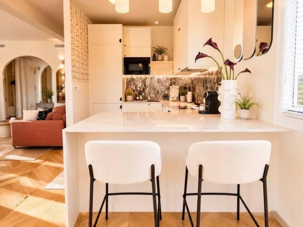 coup de coeur assuré pour ce superbe appartement, ou chaque détail a été pensé avec gout. Matériaux 