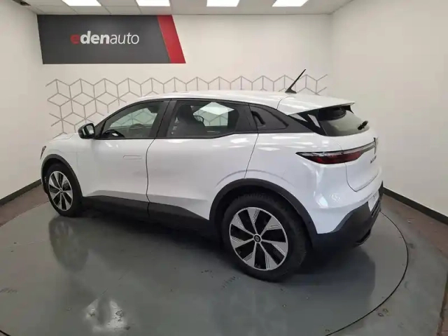 Renault Megane e-tech ev60 130ch super charge — photo 4