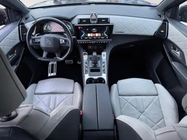 Ds Ds 7 crossback e-tense 4x4 300ch grand chic — photo 12