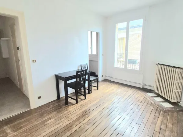 APPARTEMENT F2 ET CAVE EN PLEIN CENTRE VILLE