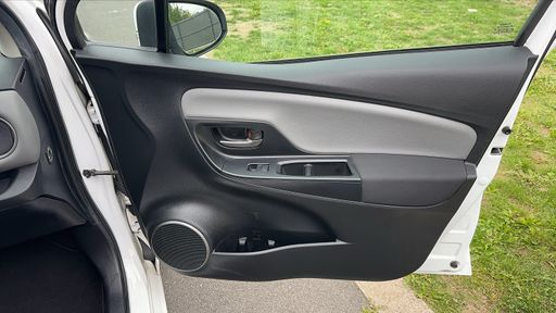 Toyota Yaris 1.3 VVT-i 100 - Dynamic Business – 2017 – 139738 km – Essence – Boîte Manuelle — photo 26