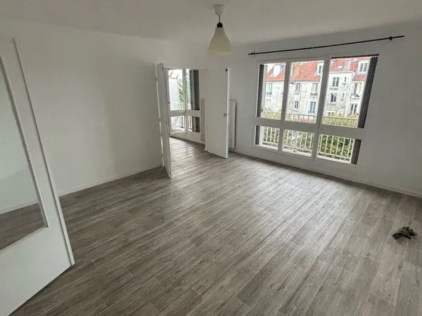 Appartement T3 de 74 m² - Cuisine équipée & Parking - Le Blanc-Mesnil