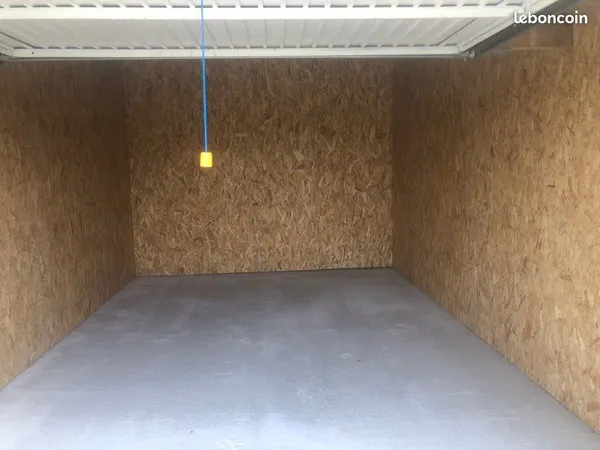 Box de stockage, garde meubles, garage