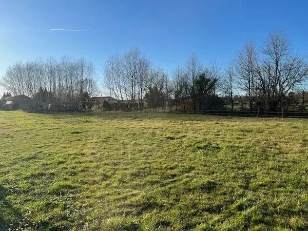 Terrain à bâtir - 700 m² - Commune de La Force (Dordogne)