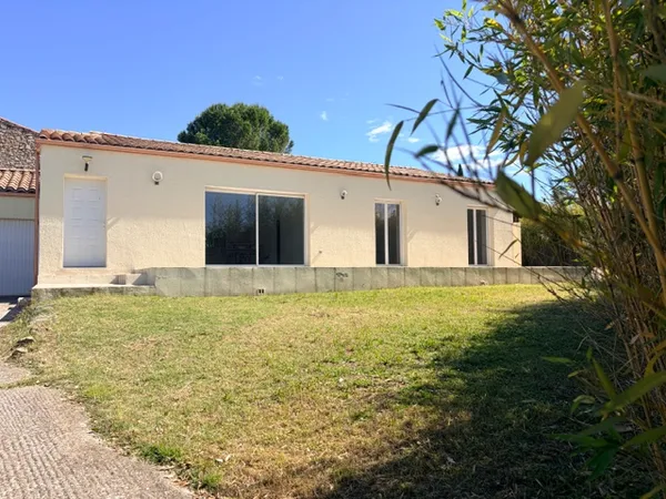 Montmirat Maison plain-pied 130m2 Terrain 900m2 4 chambres