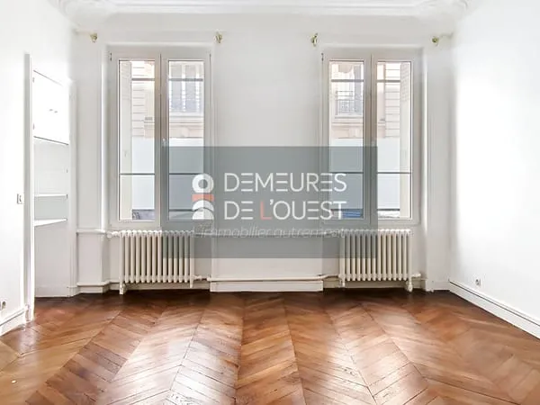 Bel appartement RDC rénové avec double usage habitation / pr