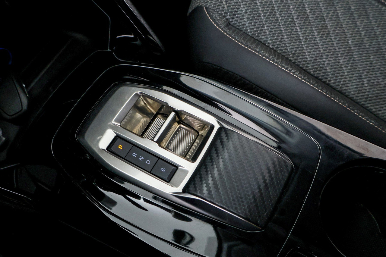 Peugeot 208 — photo 23