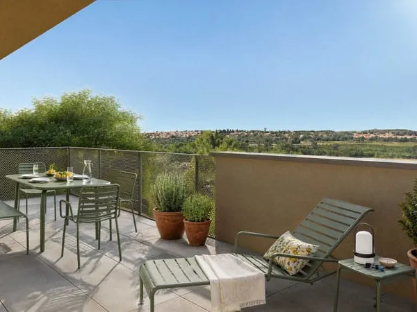 CASTRIES Appartement T3 lumineux de 64 m² avec terrasse de 42m2