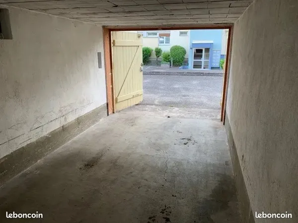 Garage ferme 15m2 électricité + air lavage