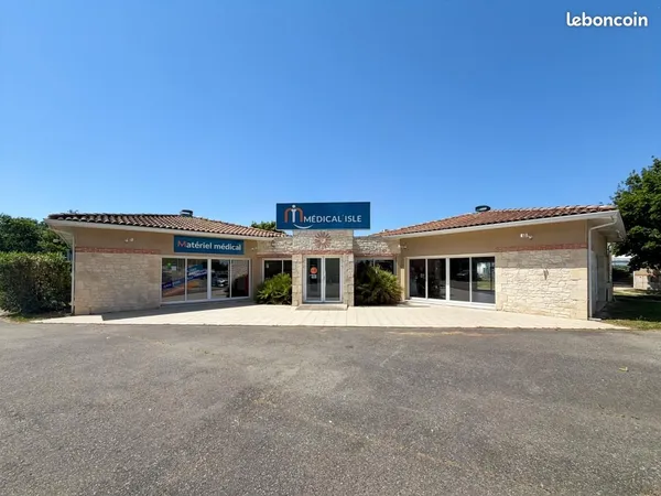 Local commercial 261 m²