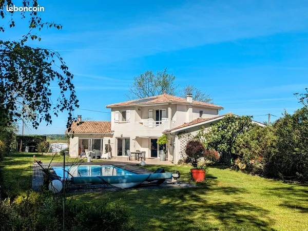 Maison familiale avec beau terrain