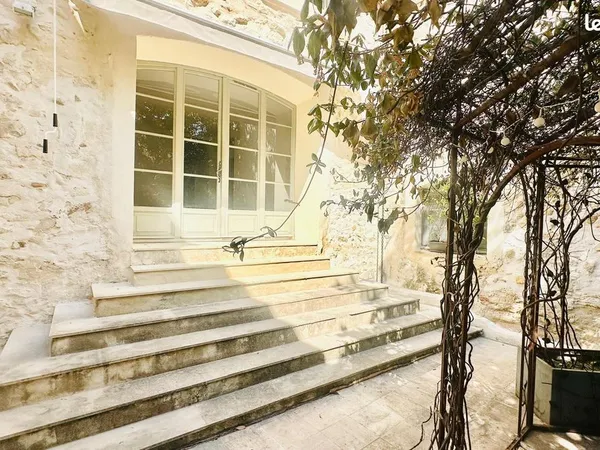 Charmante location T3 en rez-de-jardin au pied du Chateau d'Aramon