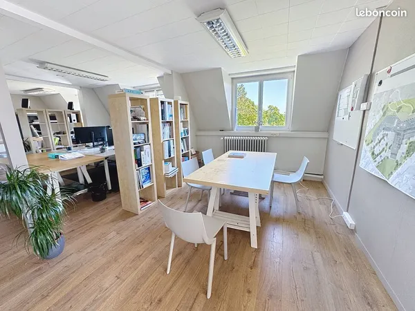 Bureaux / Cabinet médical/ Showroom Privé (100 à 200m²)