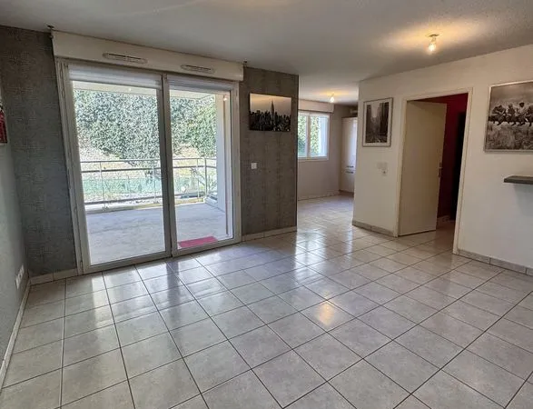 Longwy — T3 61 m² + balcon, résidence 2012, ascenseur, 2 parkings, DPE C
