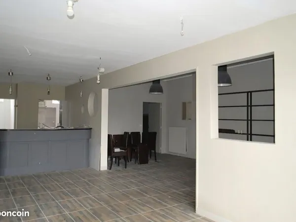 Local commercial 132 m²