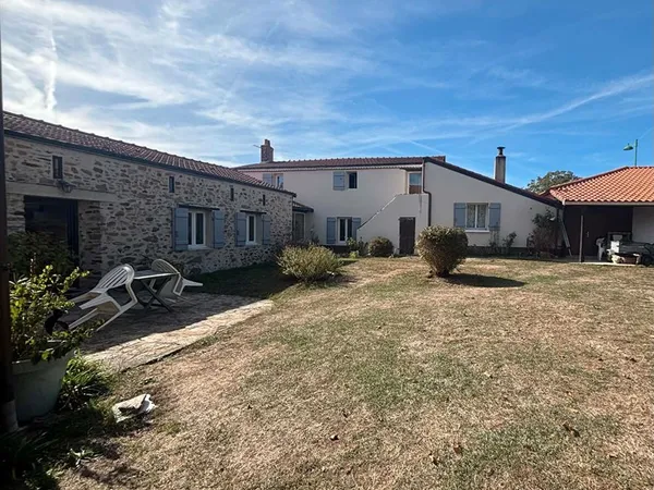 Maison 12 pièces 366 m²