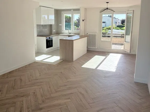 Maison rénovée 84m² - 3 ch. - Sous-sol complet