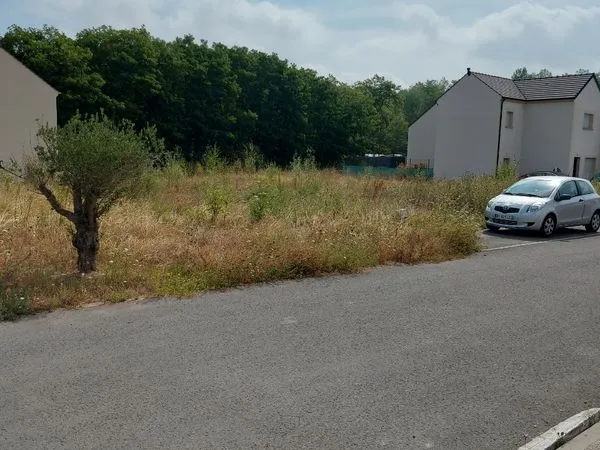 Reste 1 terrain de 563 m2