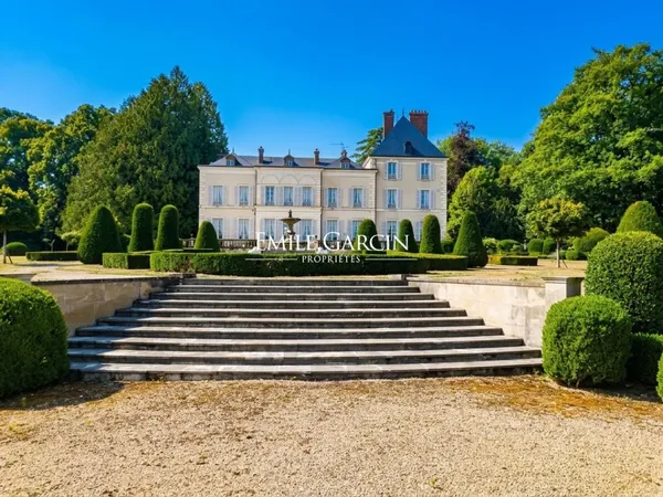 A VENDRE- Toucy- Bourgogne-89- Domaine exceptionnel de 165 ha-Chateau et dépendances parc à la franc