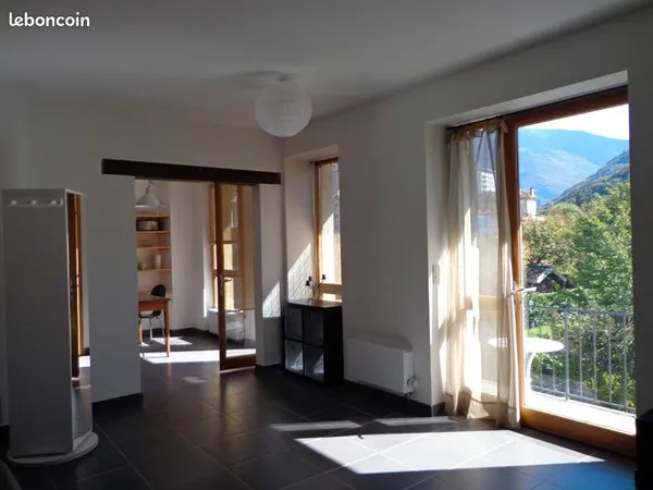 Superbe 67m², très lumineux. Balcon avec vue jardin et montagnes