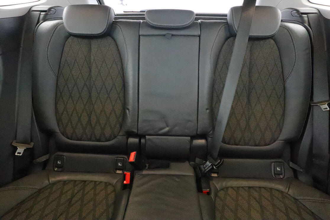 BMW X1 sDrive18i xLine — photo 14