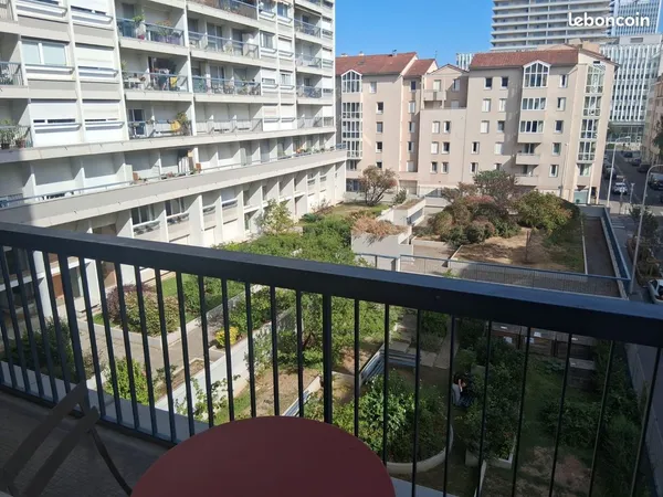 Lyon 3e Place Guichard - T4 de 89 m² rénové, 3 chambres, clim, balcon 8 m² sur jardin