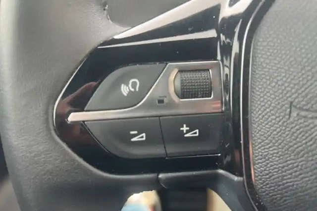 Peugeot 2008 electrique 54 kwh 156 ch — photo 12