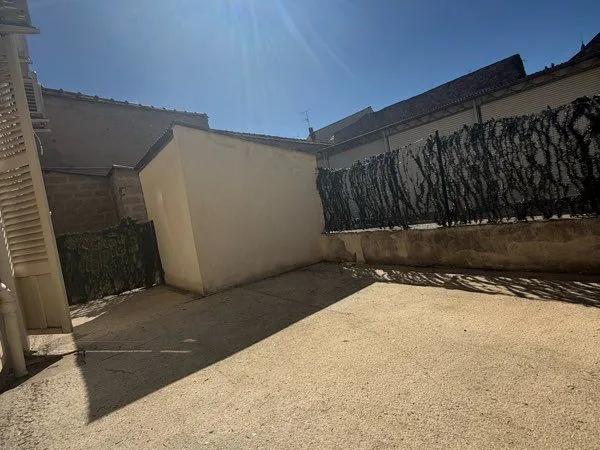 À louer en plein centre-ville de Nemours