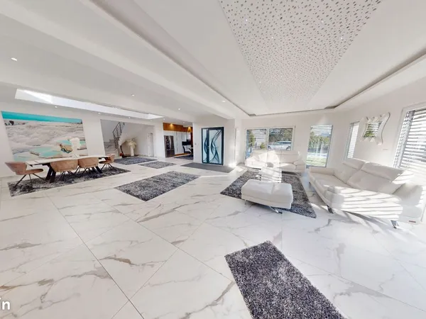 Maison 5 pièces 256 m²