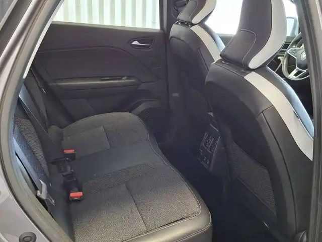 Renault Captur e-tech plug-in 160 - 21 — photo 19
