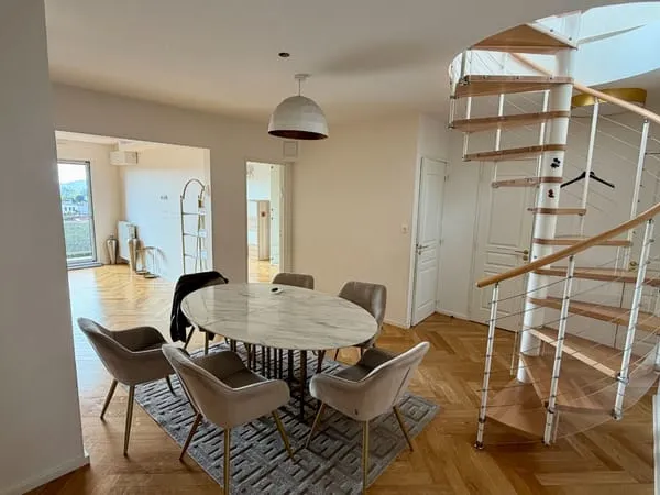 A VENDRE BAS MONTMORENCY Appartement 5 pièces 100m²