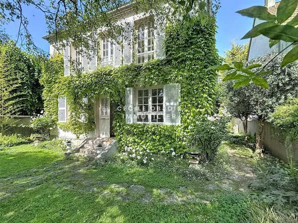 Vends maison ancienne - 130 m² - 5 pièces, 3 chambres - Joinville-le-Pont 94340