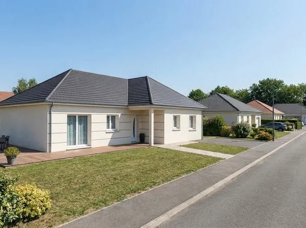 Maison de plein pied 85 m² - 3 chambres sur terrain de plus de 600 m² à Frichemesnil (76)