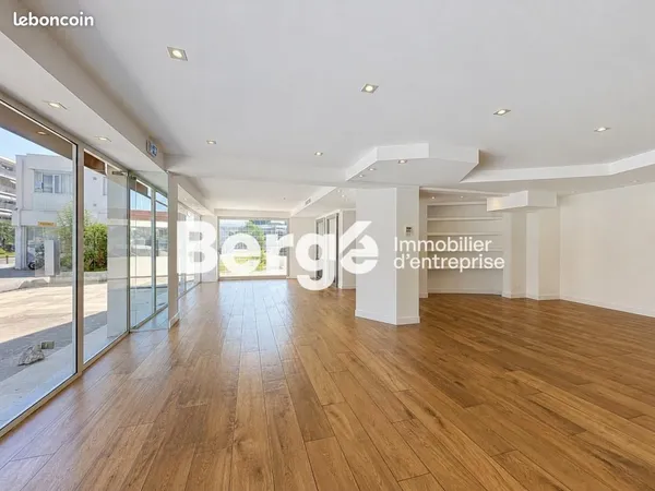 Local commercial 82 m²