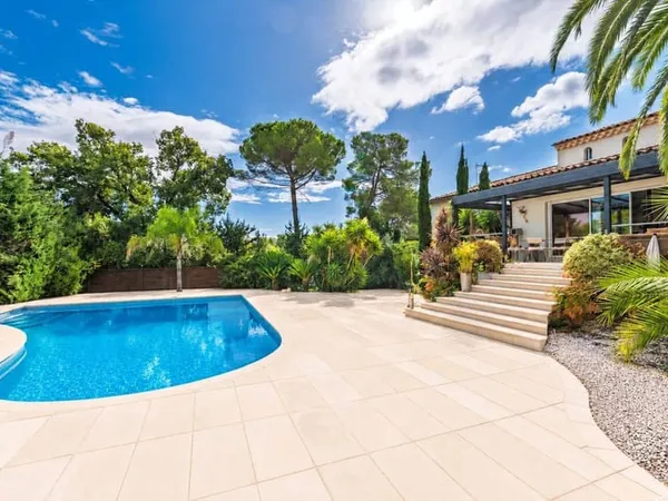 Villa 7 pièces 235 m²