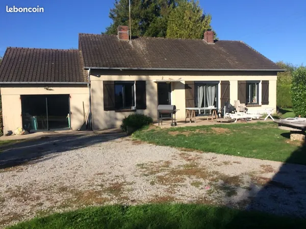 Location maison individuelle avec terrain clos et bâtiment en annexe