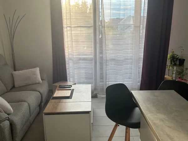 Beau 2 pieces avec grand balcon et place de parking pivative - Montévrain