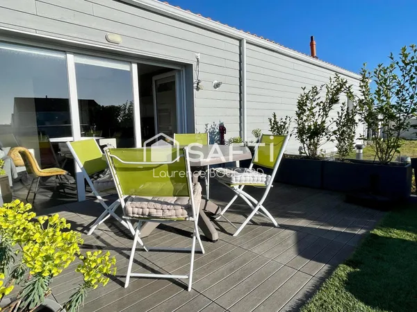 Appartement avec deux places de parking et garage.