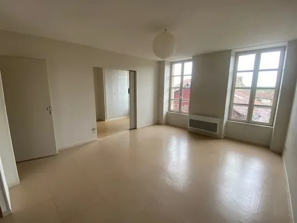 Appartement T3 situé au centre de Aignan, proche commodités à pieds