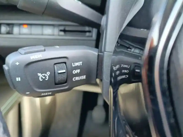 Peugeot 3008 1.5 bluehdi 130ch s&amp;s allure — photo 17