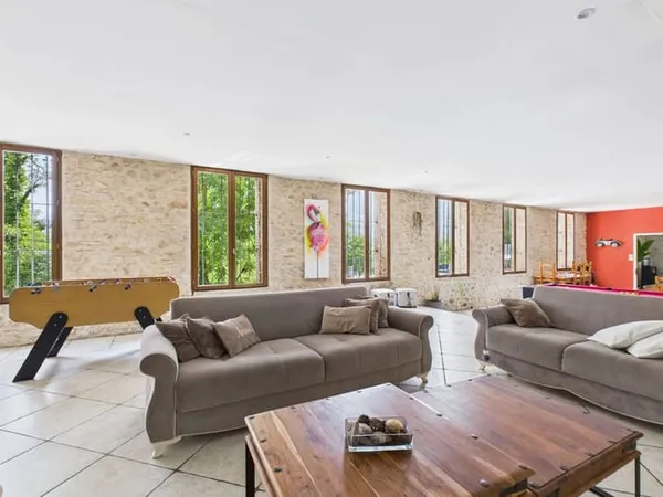 Maison 7 pièces 265 m²