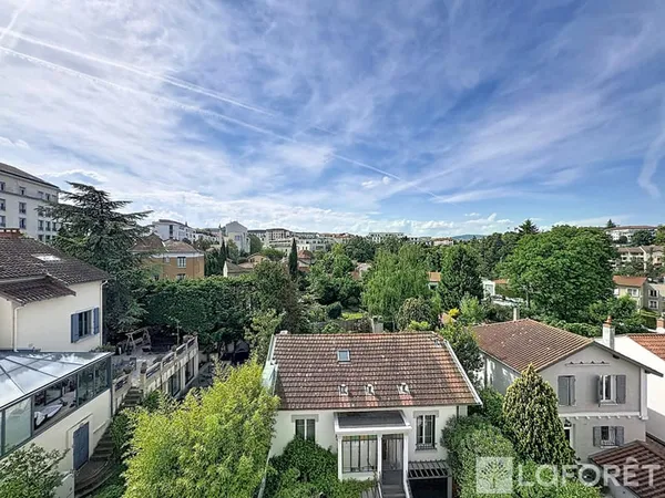 CROIX ROUSSE : BEAU CANUT DERNIER ETAGE ASCENSEUR