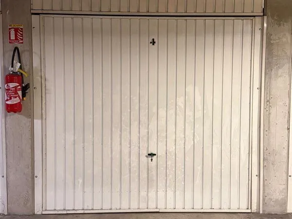 Loue garage box fermé Prado/Duveen 13008