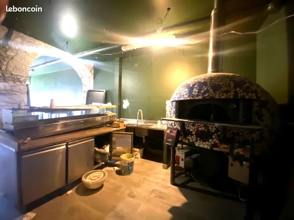 Local pizzeria / restaurant 67 m² avec extraction - Nice Port