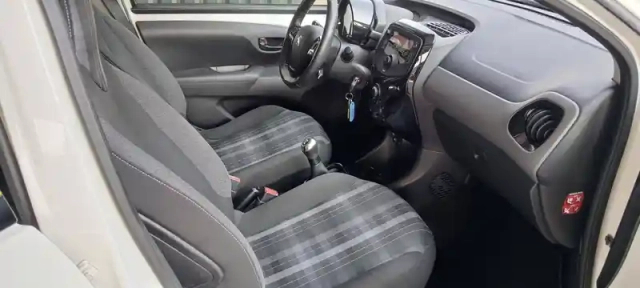 Peugeot 108 vti 72ch bvm5 — photo 12